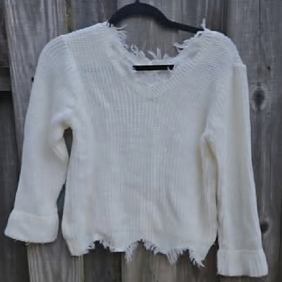 Small V-Neck Cream Sweater W Distressed hem Line Relaxed Fit Edgy Winter Boho - Picture 2 of 2